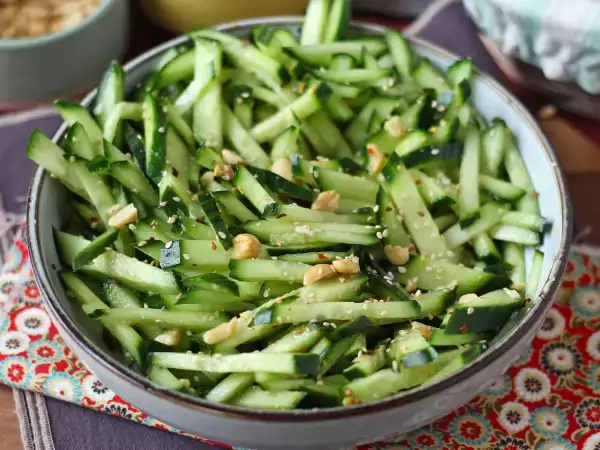 Recipe Spicy cucumber salad with peanuts