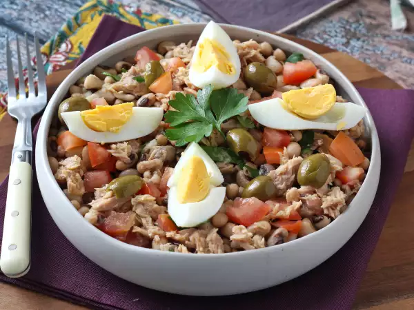 Recipe Cowpea salad with tuna, eggs and olives: the portuguese classic!