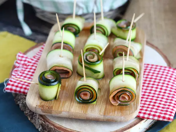 Recipe Zucchini and smoked salmon rolls