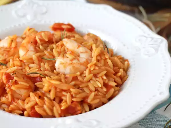 Recipe Orzo pasta with tomatoes and shrimp, cooked risotto-style