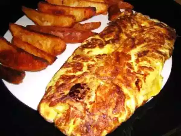 Recipe Caramelized garlic and onion omelette with cheese