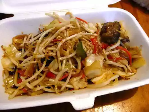 Recipe Vegetarian noodles with madras curry powder