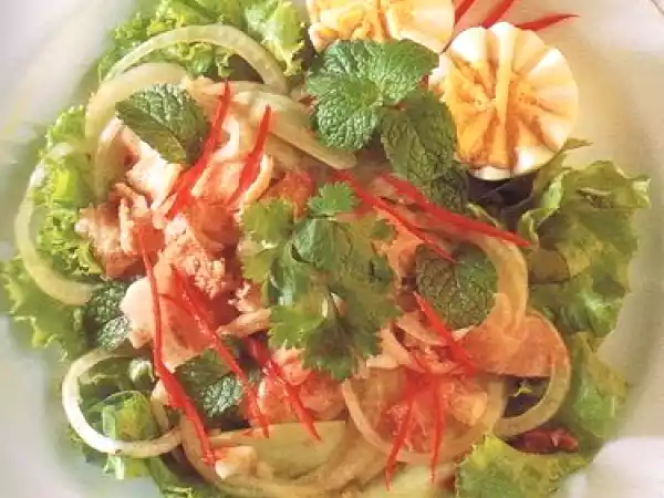 Recipe Thieve's spicy salad (yam khamoi)