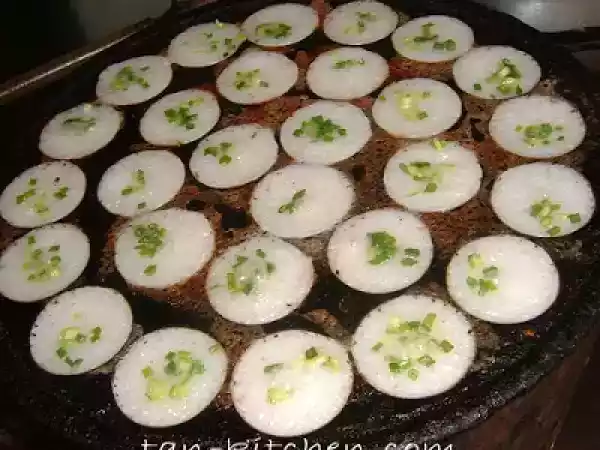 Recipe Coconut-rice pancakes (khanom krok)