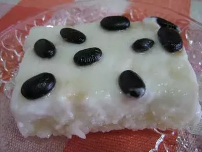 Recipe Sweet sticky rice with coconut cream and black beans (khao niaow tat)