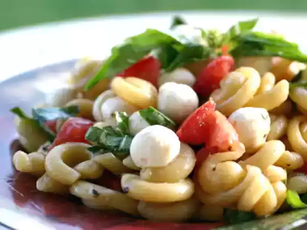 Recipe Caprese pasta salad with lemon vinaigrette