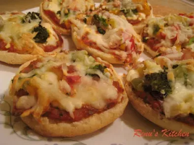 Recipe English muffin mini pizzas
