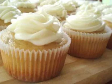 Recipe Banana cupcakes with cream cheese frosting