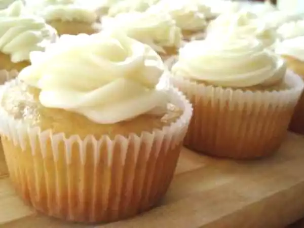Recipe Banana cupcakes with cream cheese frosting