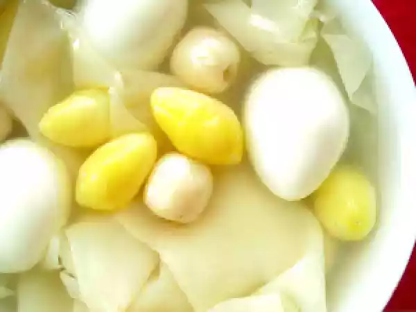 Recipe Wanton wrappers with quail eggs, lotus seeds and gingkos sweet soup