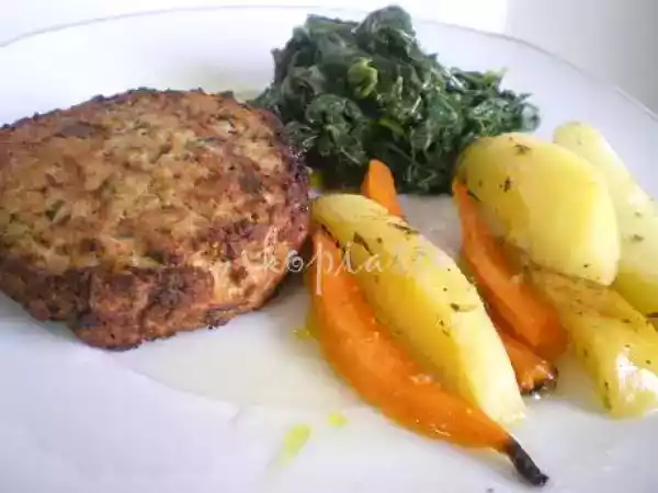 Recipe Mpiftekia (hamburgers) with vlita and garlicky cucumber salad