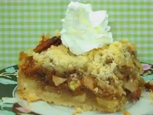 Recipe Amish apple strudel and stabilized whipped cream
