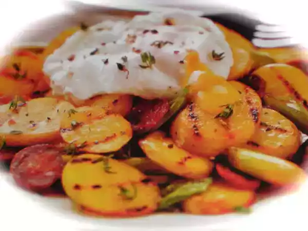 Recipe Potato pan fry with crispy chorizo & warn chicken salad