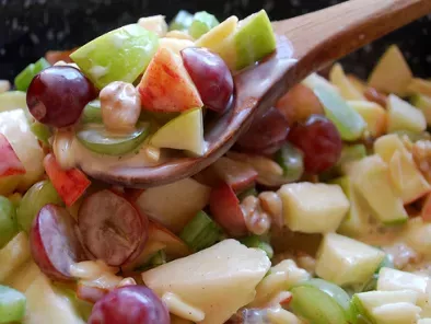 Recipe Crunchy apple & grape salad