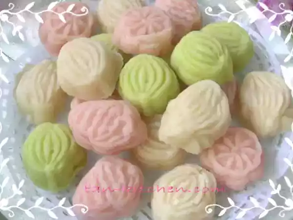Recipe Khanom sam pan nee (mixed flour and coconut cream)