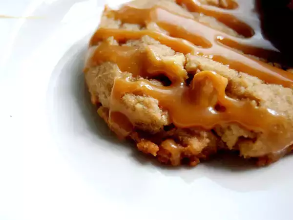 Recipe [cookie 043] cashew-caramel cookies
