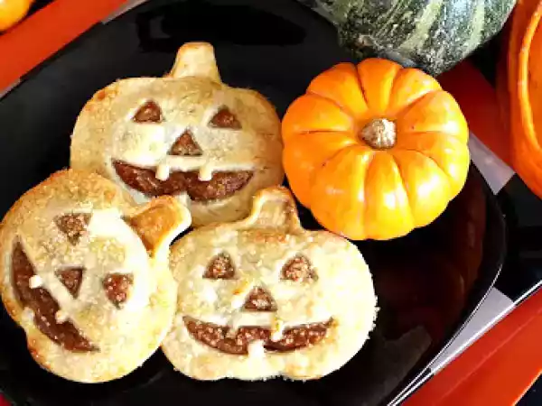 Recipe Jack o? lantern hand pies with pumpkin date filling
