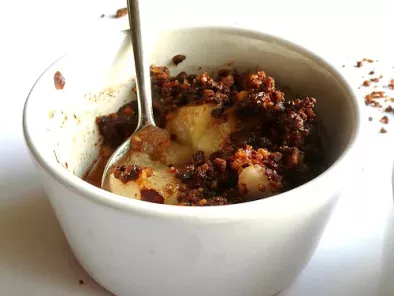 Recipe Pear, chocolate, hazelnut and cinnamon crumble