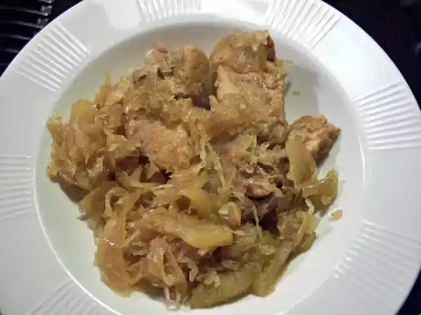 Recipe Slow cooker country-style pork ribs with sauerkraut and apples