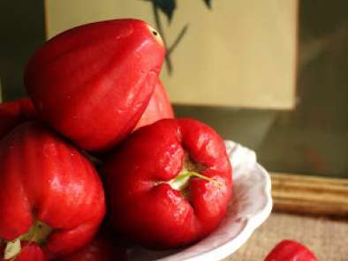 Recipe Rose apples or jambu air and a sweet spicy dipping sauce