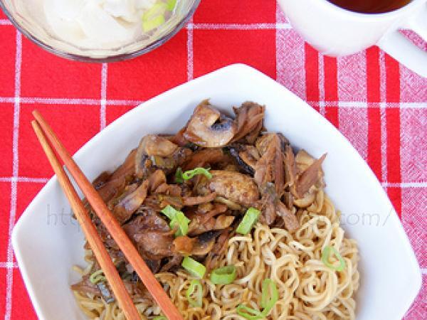Recipe Mie ayam jamur pangsit // noodle with sweet chicken and mushroom stir fry and won ton soup