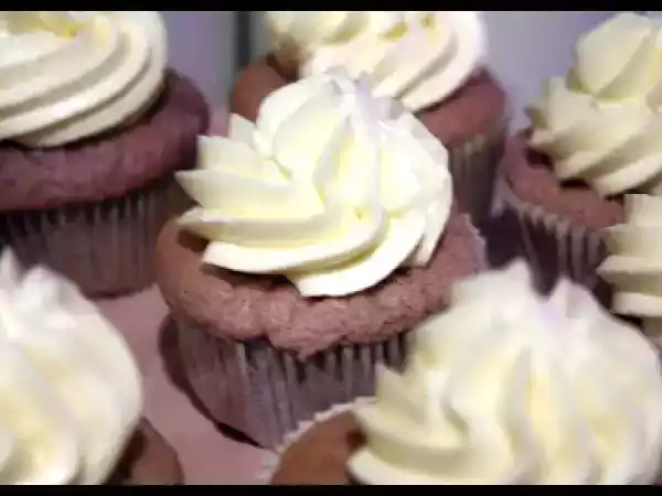 Recipe Lavender chiffon cupcakes with swiss meringue buttercream