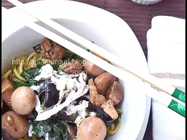 Recipe Mie kangkung (water spinach, chicken and mushroom topped noodle)