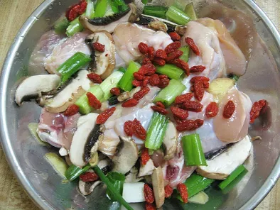 Recipe Chinese steamed chicken - gojiberry, mushrooms, ginger, green onions