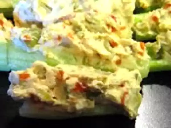 Recipe Stuffed celery with cream cheese and green olives