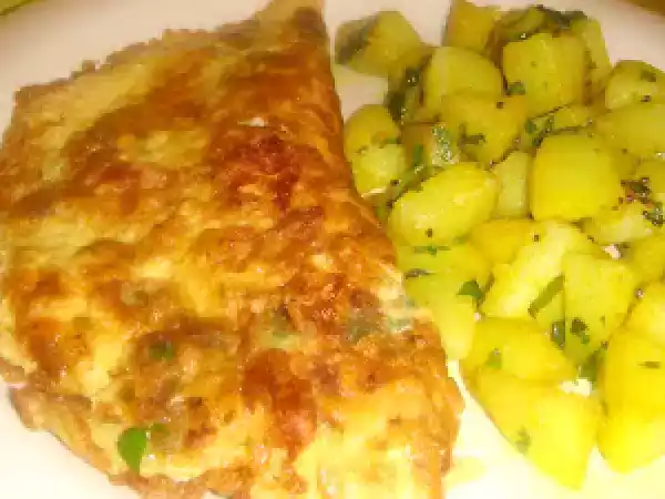 Recipe Cheese egg omelette with a side of fried potatoes