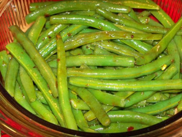 Recipe Lo mein and chinese long beans with hot chili sauce