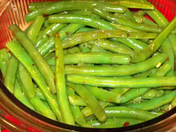 Recipe Lo mein and chinese long beans with hot chili sauce