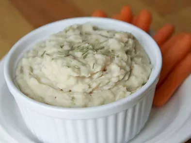 Recipe White bean dip with rosemary olive oil
