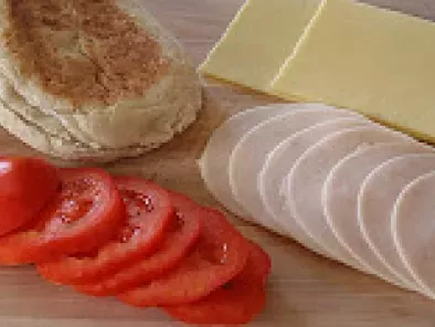Recipe Recipe: toasted sandwich with cheese and chicken salami