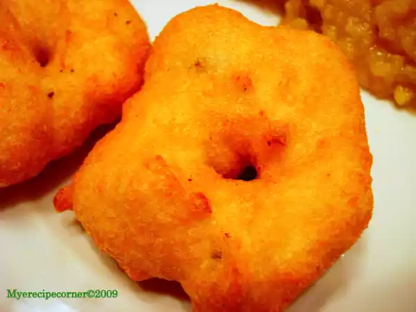 Recipe Urad dal vada/ ulunthu vadai( crispy savory lentil donut)