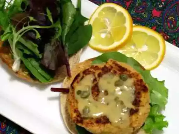 Recipe Salmon sandwich with mustard caper sauce