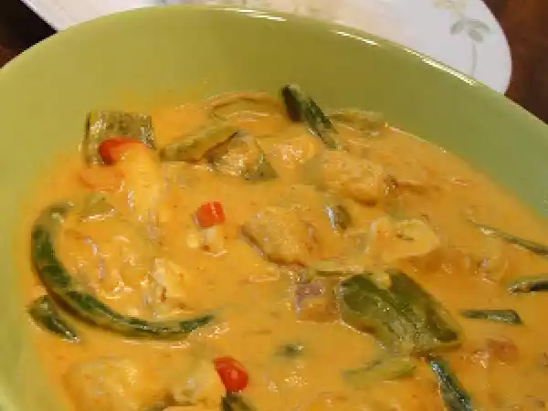 Recipe Delicious vegetarian red thai curry.