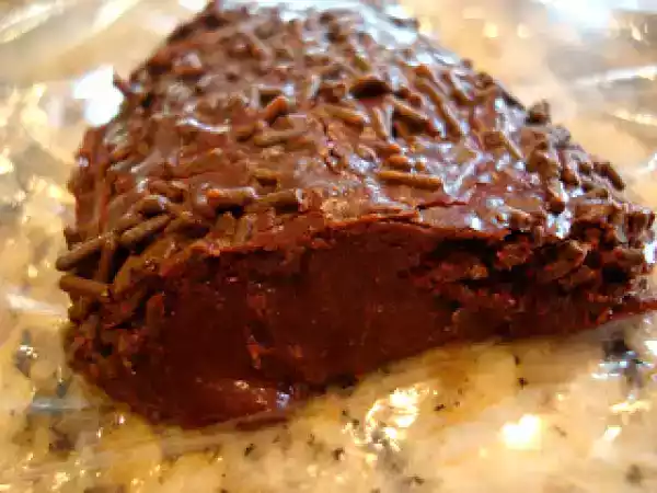 Recipe No-bake vegan rum cake balls, raw vegan foods presentation