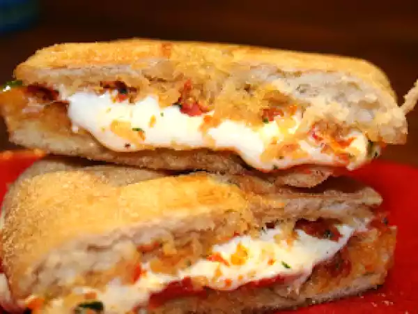 Recipe Sun-dried tomato pesto and mozzarella paninis