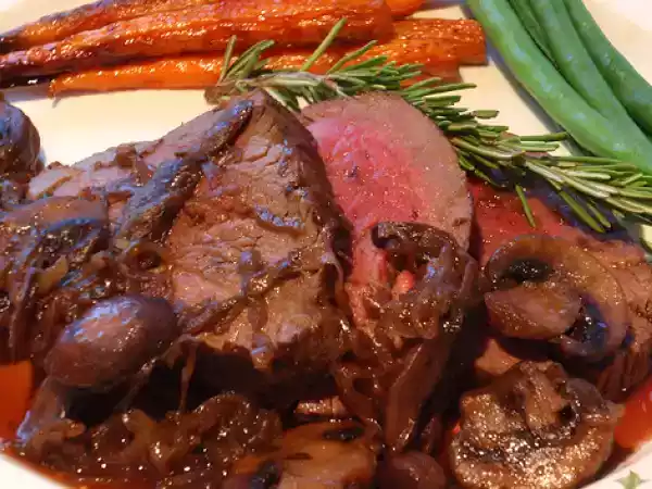 Recipe Beef filet with red wine mushroom sauce