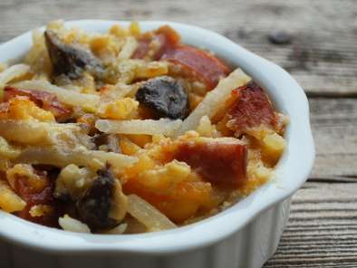 Recipe Cheesy kielbasa and potato casserole