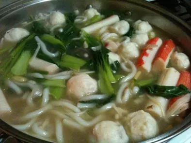 Recipe Seafood noodle hot pot (steamboat)