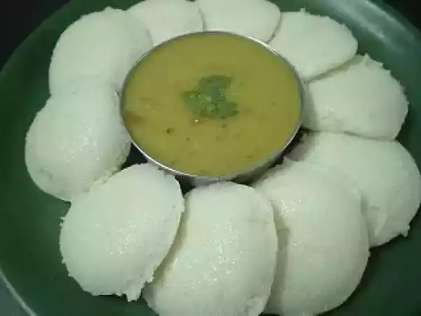 Recipe Idly and kadalai mavu chutney ( besan flour chutney /bombay chutney )