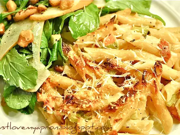 Recipe Arugula and pear salad with toasted walnuts