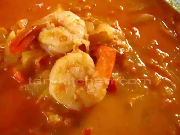 Recipe Shrimps curry with pineapple (kaeng khua sapparod goong)