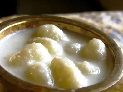 Recipe Choshi pithey (with sooji and narkol) / dessert with semolina and coconut