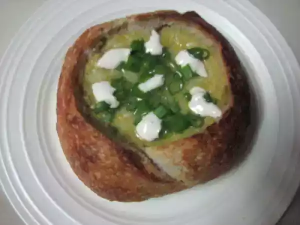 Recipe Sweet corn and roasted poblano soup in a bread bowl