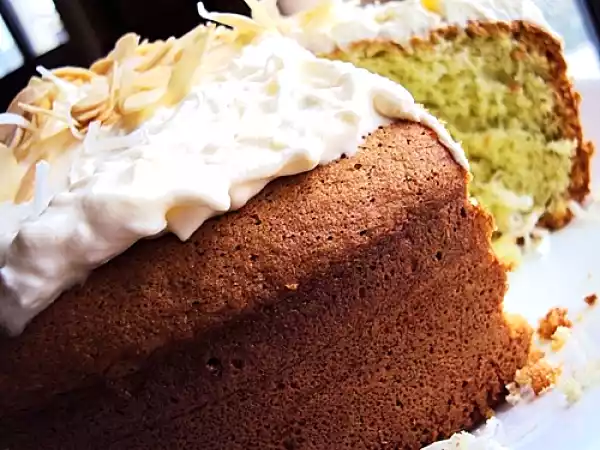 Recipe Pandan sponge cake with shredded coconut frosting