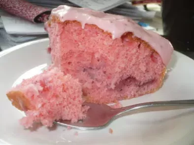 Recipe Strawberry cake with strawberry cream cheese frosting
