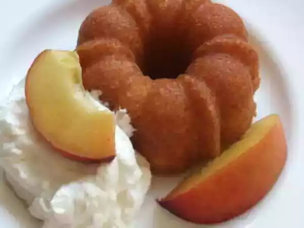 Recipe Peach-rum mini bundt cakes